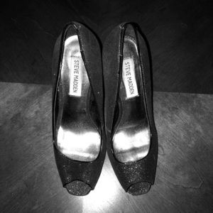 Steve Madden peep toe pumps